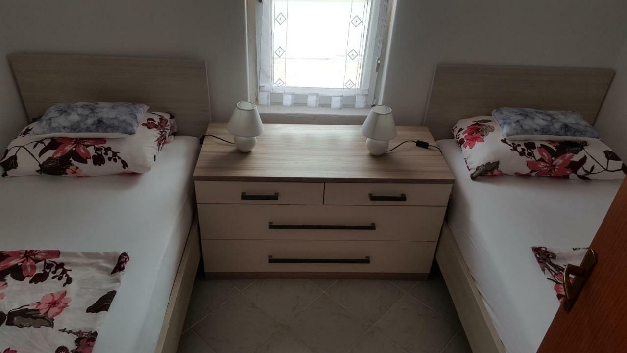 Appartement Haus Zarko à Vir Extérieur photo